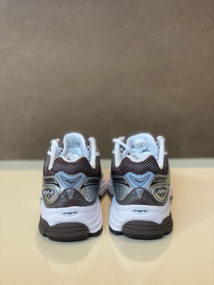 S70739-57 WHITE/BROWN