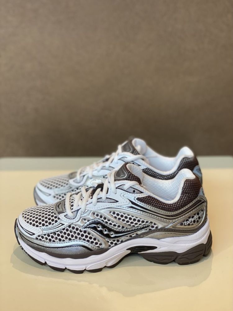 S70739-57 WHITE/BROWN