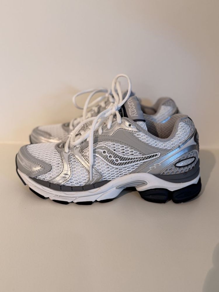S70704-26 WHITE/SILVER