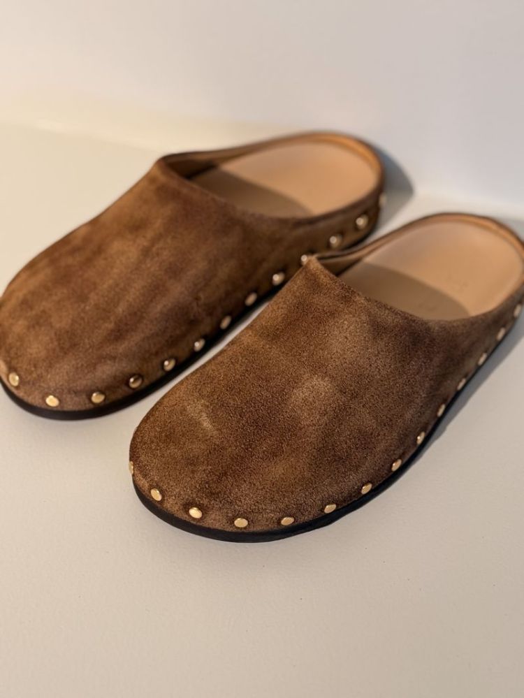 SUEDE MULE STUDDED CHOCOLAT