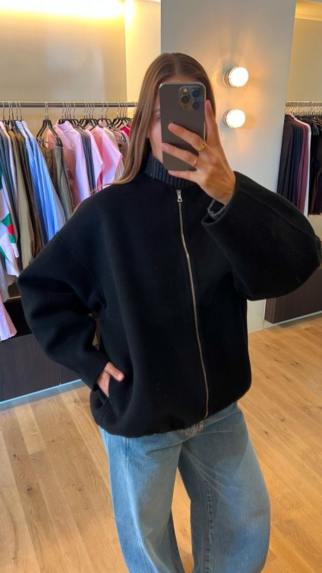 TAURO BLACK