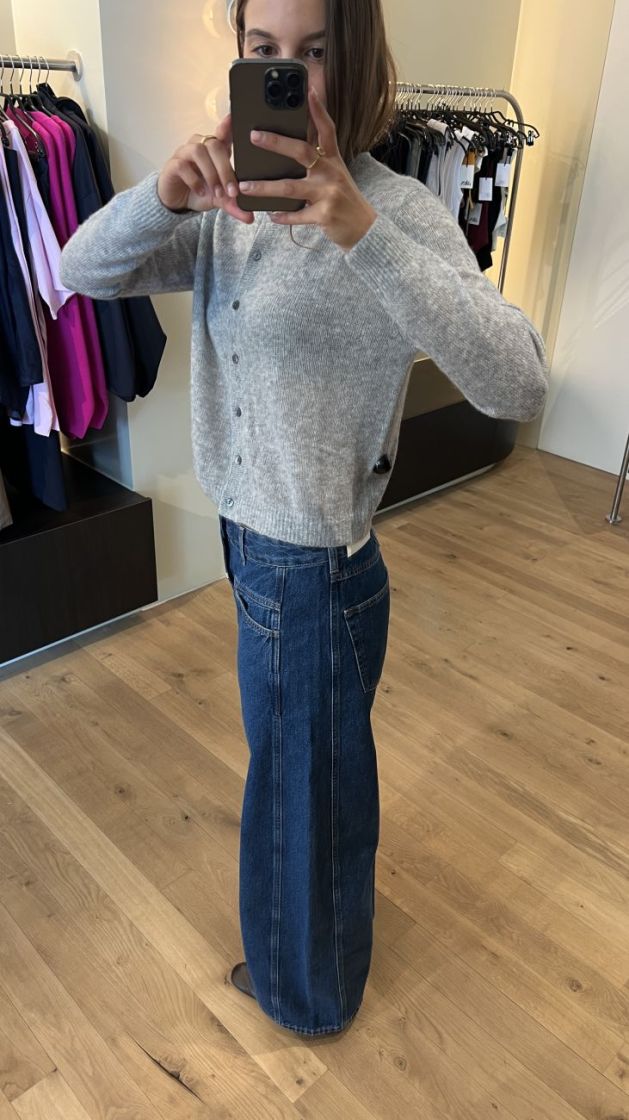 AMARA MALOU CARDI FLINT