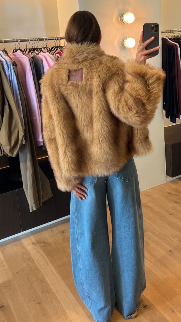 F26 CARA F FOX