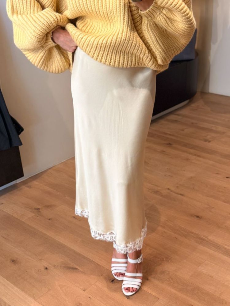 URA_3 YELLOW 7808